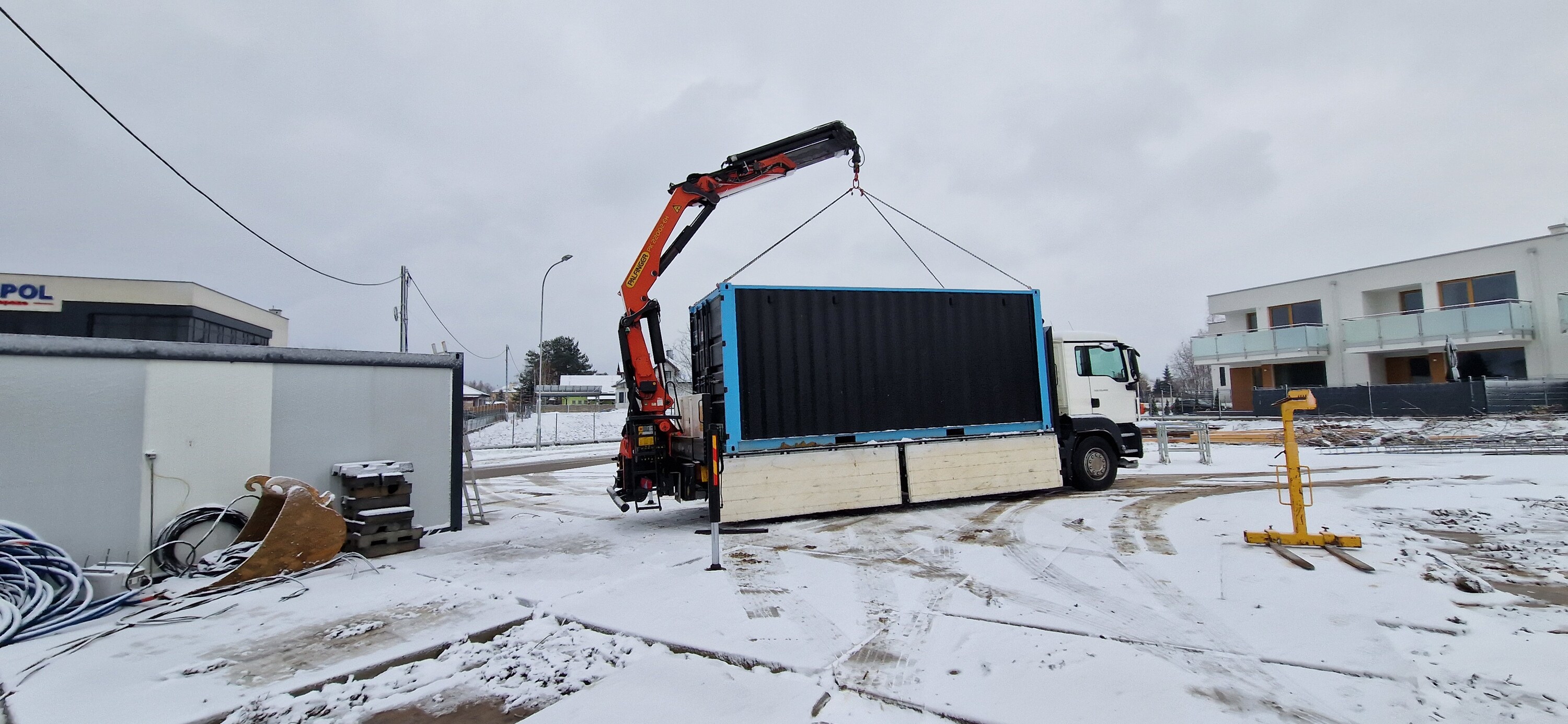 Transport i rozładunek kontenerów